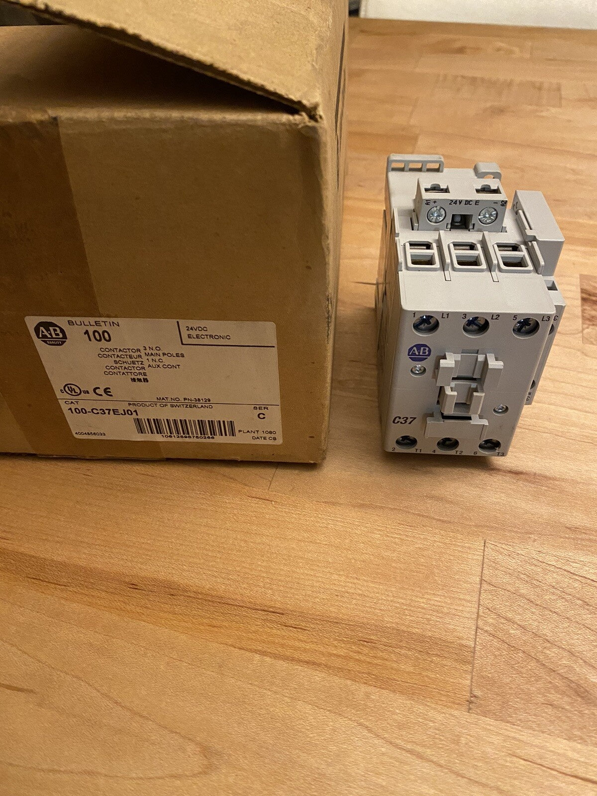 Allen-Bradley 100-C37EJ01 New