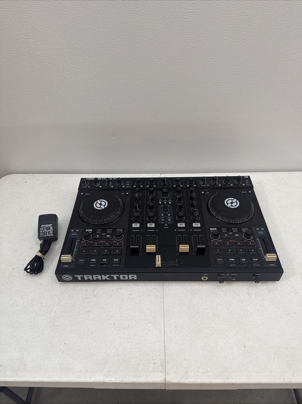 Native Instruments TRAKTOR KONTROL S4 Used