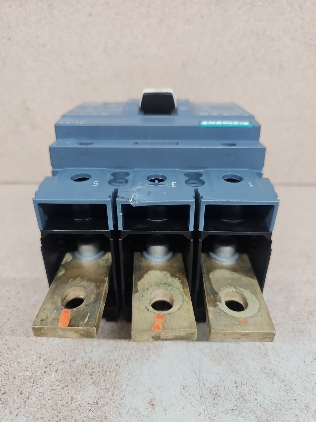 Siemens 3VA5215-6EC31-0AA0 Used