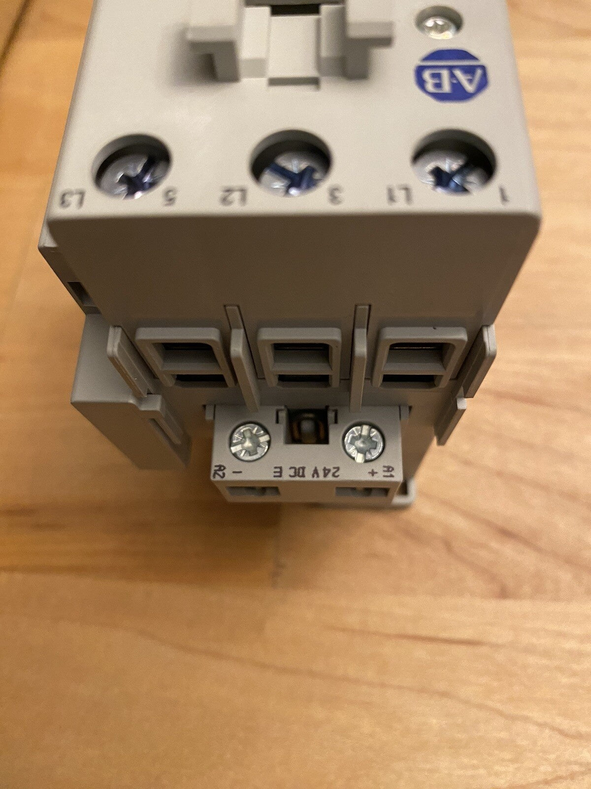 Allen-Bradley 100-C37EJ01 New