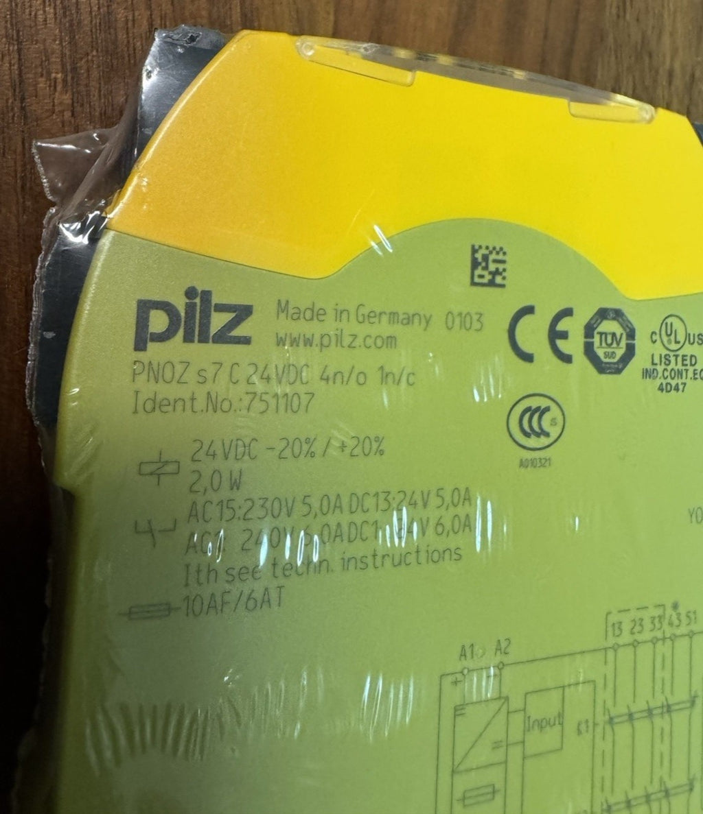 Pilz PILZ 751107 PNOZ S7 C 24VDC 4N / O 1N New
