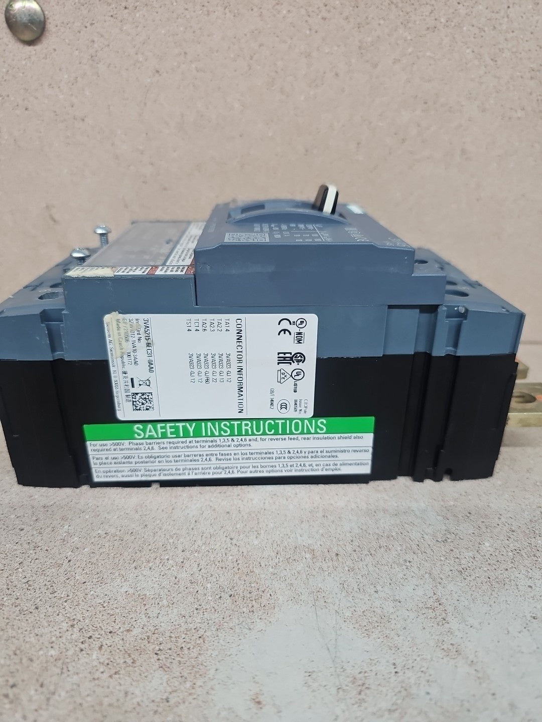 Siemens 3VA5215-6EC31-0AA0 Used
