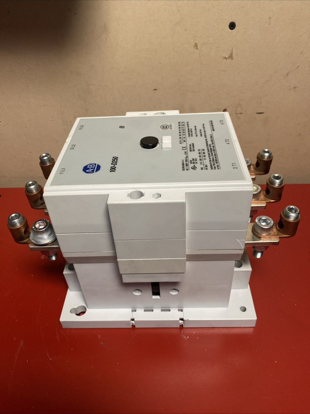 Allen-Bradley 100-D250 Used