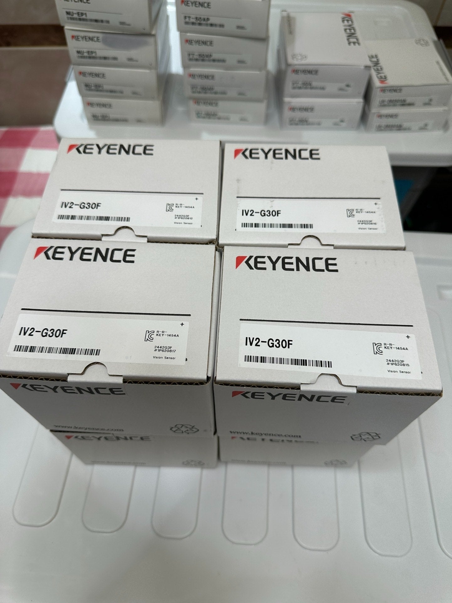 Keyence IV2-G30F New Sensors & Encoders Industrial Automation