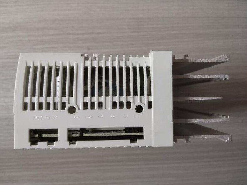 Lenze E82EV551_4C New Industrial Automation Spare Part for Industrial Automation