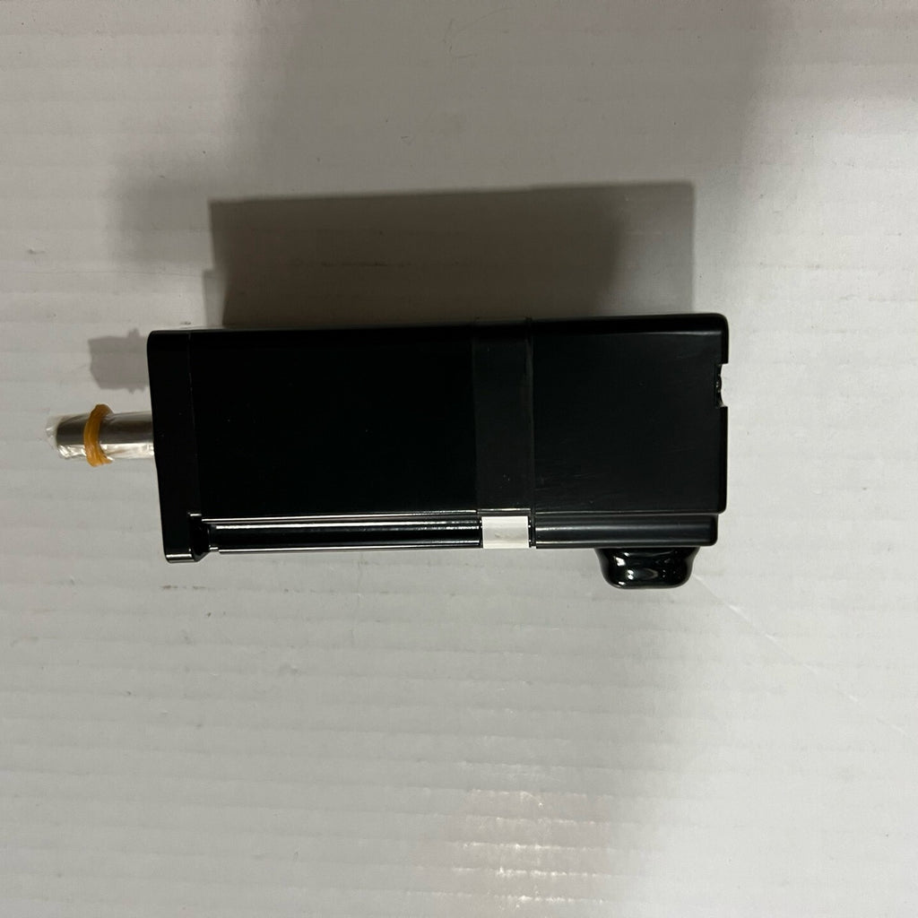 Yaskawa SGMJV-C2A3A-SU11 New Servo Drive Motor for Industrial Automation