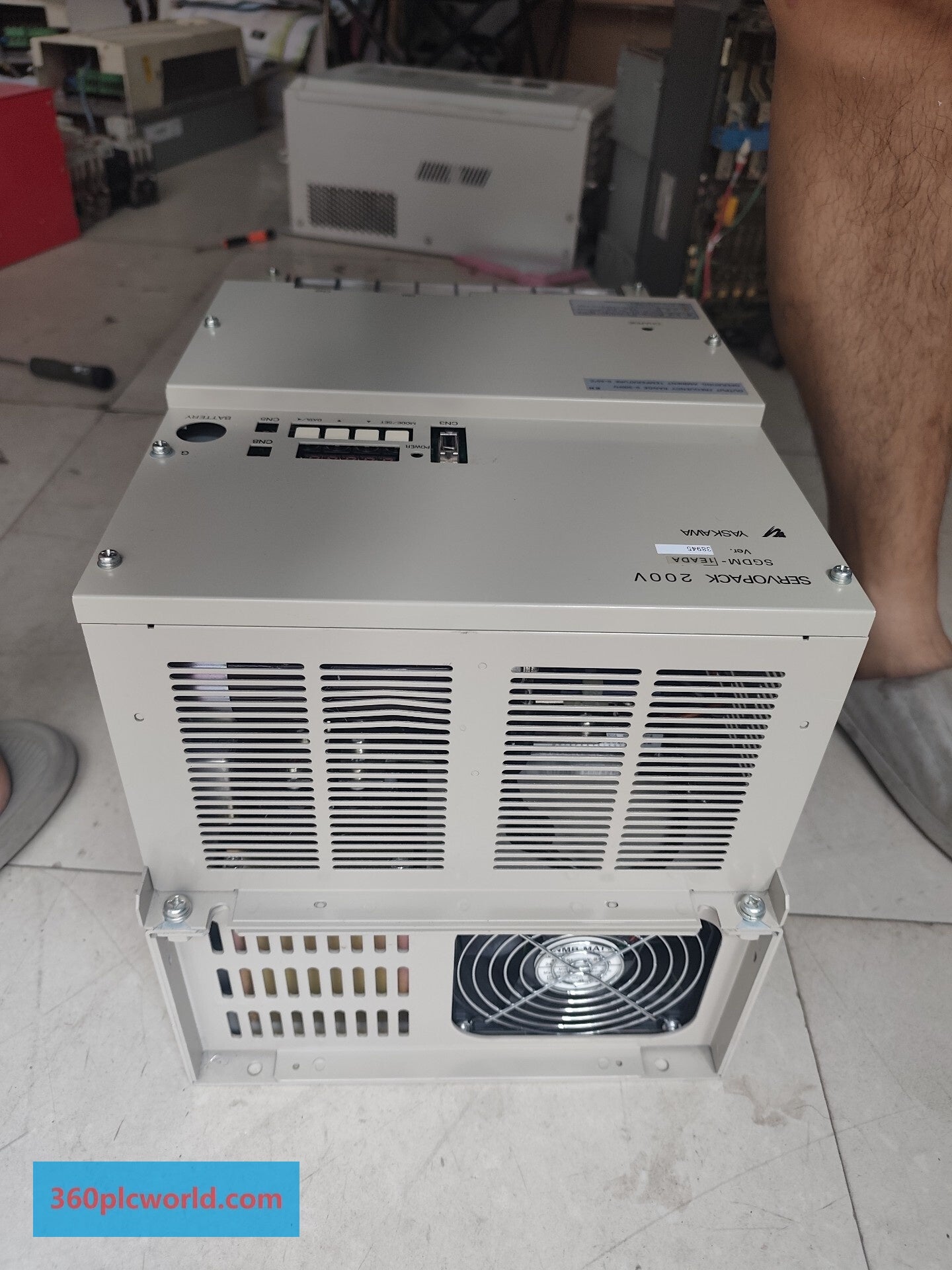 Yaskawa SGDM-1EADA New Servo Drives & Motors